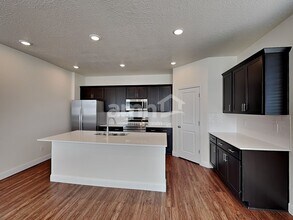 5998 Verdigris Dr in West Jordan, UT - Foto de edificio - Building Photo