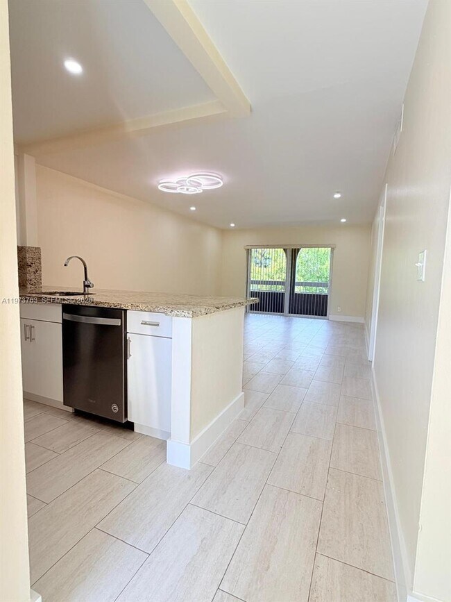 7920 Camino Real in Miami, FL - Building Photo - Building Photo