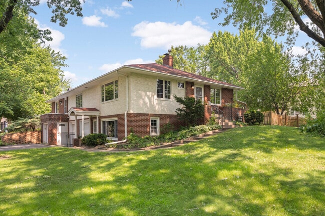 2523 Maple Ln, Unit 2523 Maple Ln