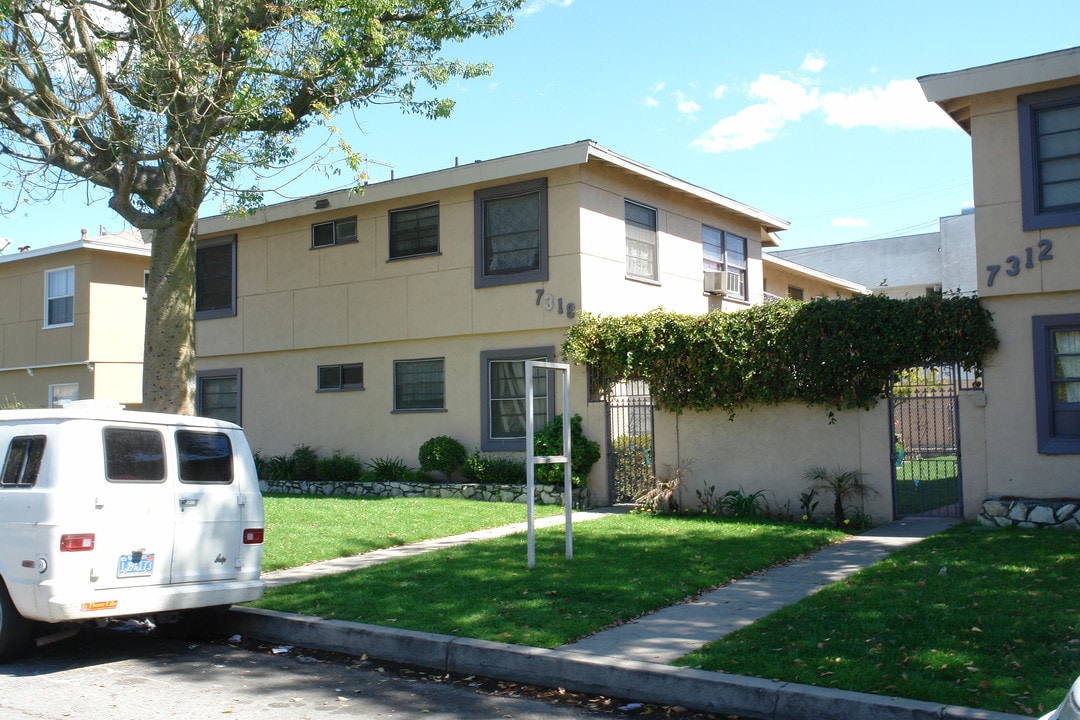 7318 Vista Del Monte Ave in Van Nuys, CA - Building Photo