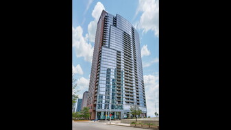 450 E Waterside Dr in Chicago, IL - Building Photo
