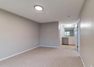 504 Greenwich Dr in Albany, NY - Building Photo - Building Photo