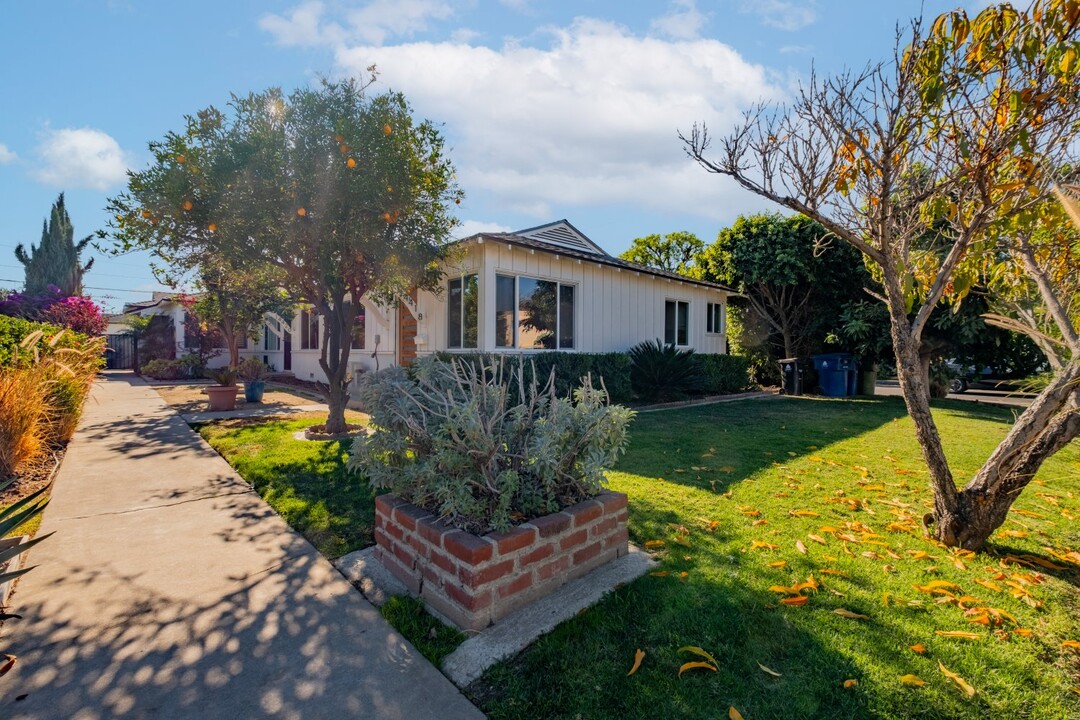 14418 Martha St in Van Nuys, CA - Building Photo