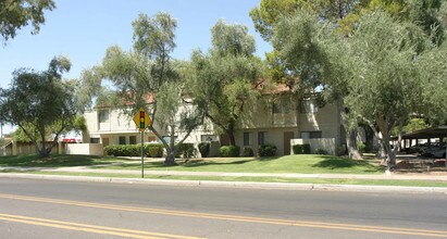 Shadow Bend Condominiums in Scottsdale, AZ - Building Photo - Building Photo