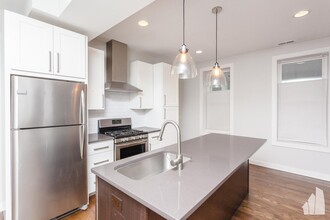 2014 N Wolcott Ave in Chicago, IL - Building Photo - Building Photo