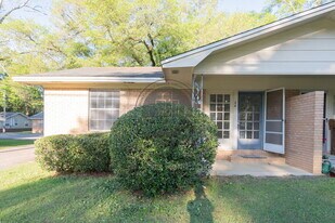 3216 Jim Lee Rd in Tallahassee, FL - Building Photo