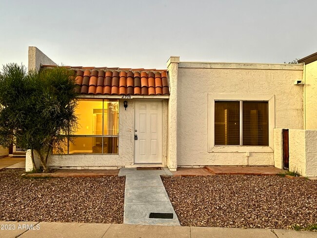 property at 2306 W Fremont Dr