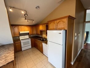 152 Wesley St in Moncton, NB - Building Photo - Building Photo