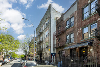 672 46th St in Brooklyn, NY - Foto de edificio - Building Photo