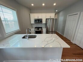 126 Cross St in Somerville, MA - Building Photo