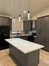 3237 Garnet Ave in Rosamond, CA - Foto de edificio - Building Photo