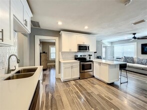 1137 Highland St S in St. Petersburg, FL - Building Photo - Building Photo