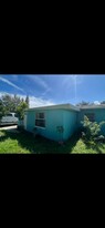 3715 Maple St in Sebastian, FL - Foto de edificio - Building Photo