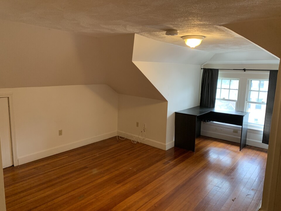 163 Strathmore Rd, Unit Strathmore Rd #5 in Boston, MA - Building Photo