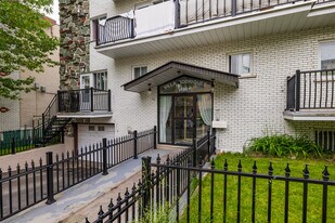 Villa Rodrigues in Montréal, QC - Building Photo