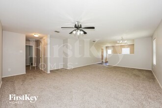 6417 Meadow Way Ln in Fort Worth, TX - Foto de edificio - Building Photo