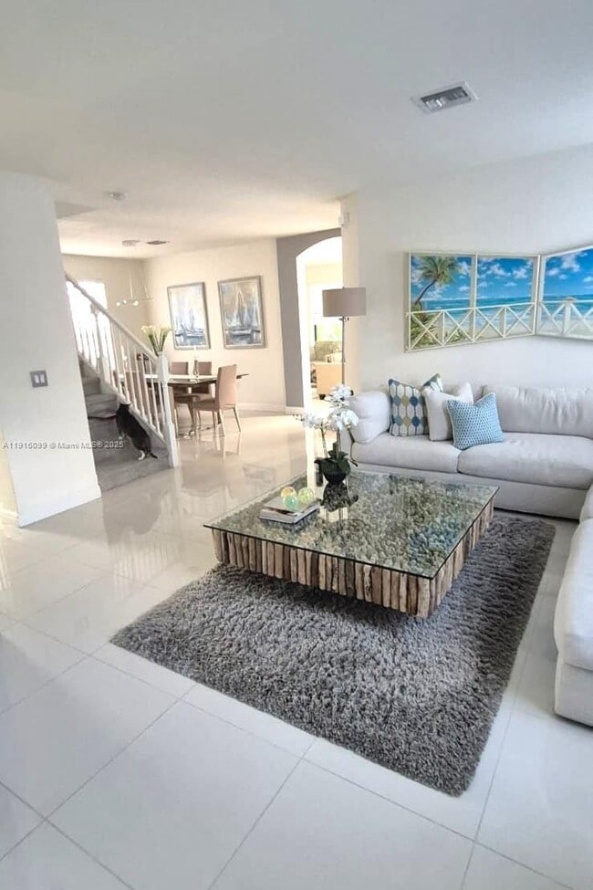 8760 NW 102nd Ct in Doral, FL - Building Photo - Building Photo