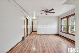 2224 W Sylvania Ave in Toledo, OH - Building Photo - Building Photo