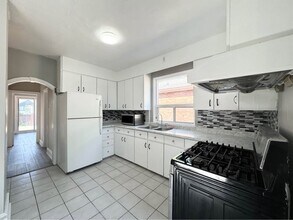 3 Bed 1 Bath - House in Toronto, ON - Building Photo - Building Photo