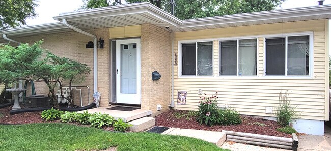 1615 Reetz Rd, Unit 1815 in Madison, WI - Foto de edificio - Building Photo