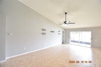 5627 War Admiral Dr in Zephyrhills, FL - Building Photo - Building Photo