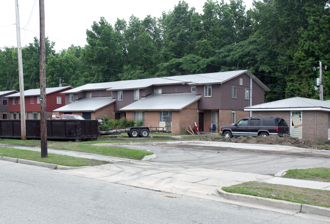 Creekwood South in Wilmington, NC - Building Photo - Building Photo