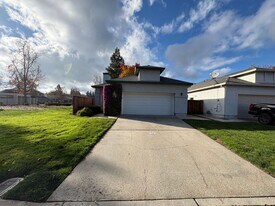 725 Rocky Creek Terrace in Brentwood, CA - Building Photo