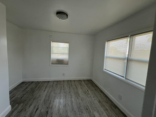 3890 Lakewood Rd in Palm Springs, FL - Building Photo - Building Photo