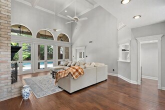 1218 Emerald Green Ln in Houston, TX - Foto de edificio - Building Photo