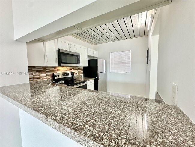 19751 SW 114th Ave in Miami, FL - Building Photo - Building Photo