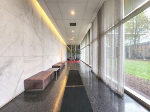 9655 Woods Dr in Skokie, IL - Foto de edificio - Building Photo