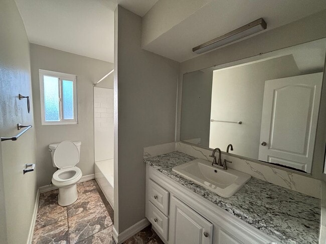 15384 Perris Blvd in Moreno Valley, CA - Foto de edificio - Building Photo