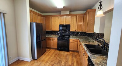 2325 Twilight Dr in Aurora, IL - Building Photo - Building Photo