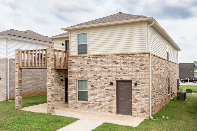 Cobblestone Farm Community Apartments in Fayetteville, AR - Building Photo - Building Photo