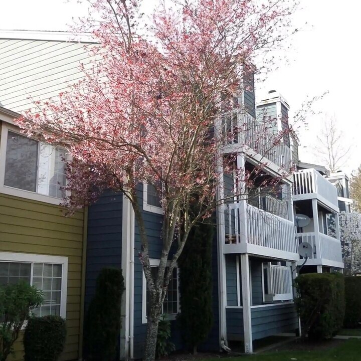 22831 30th Ave S, Unit 105 in Des Moines, WA - Foto de edificio