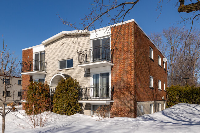 2275 Vallières Rue