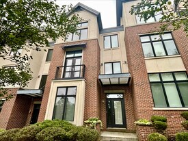 117 N Howard St in Akron, OH - Building Photo