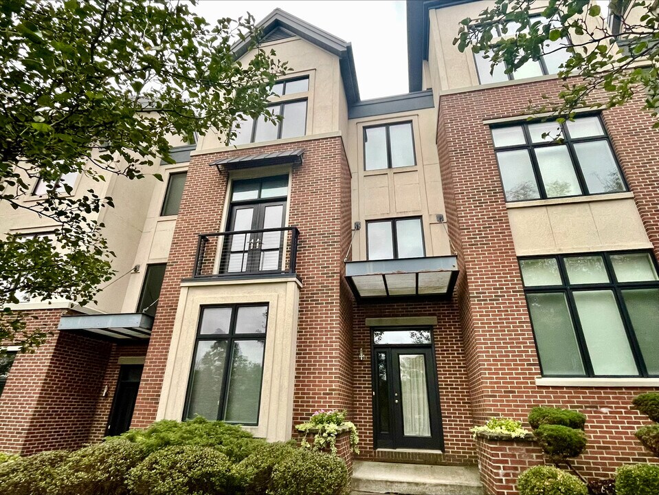 117 N Howard St in Akron, OH - Building Photo