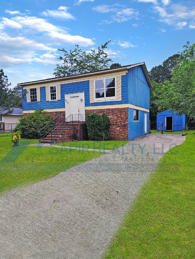 property at 3652 Kings Park Cir