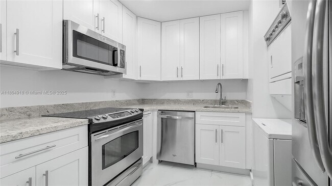 7975 SW 86th St in Miami, FL - Building Photo - Building Photo