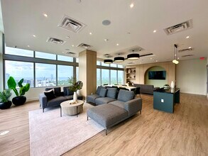527 SW 5th Ave, Unit C1 in Miami, FL - Building Photo - Building Photo