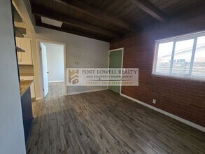 1010 N Jones Blvd in Tucson, AZ - Foto de edificio - Building Photo