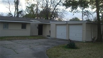 4423 Knotty Oaks Trail in Houston, TX - Building Photo