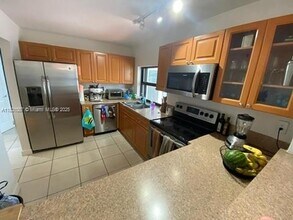 555 NE 30th St in Miami, FL - Building Photo - Building Photo