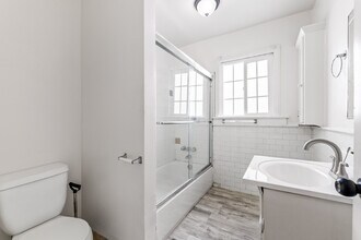 1339 S Sycamore Ave in Los Angeles, CA - Foto de edificio - Building Photo