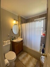 221 Park Rd in West Hartford, CT - Building Photo - Building Photo