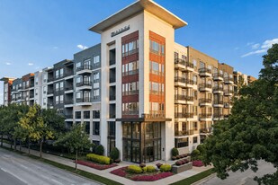 L2 Uptown in Dallas, TX - Building Photo