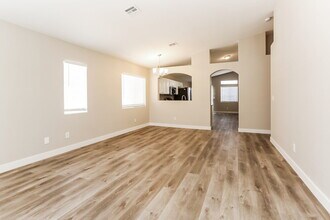 516 Shallow Mist Ct in North Las Vegas, NV - Building Photo - Building Photo