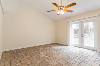 8000 Stirrupwood Ct in Orlando, FL - Foto de edificio - Building Photo