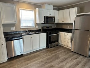 38 Canal Dr in Pontiac, MI - Building Photo - Building Photo